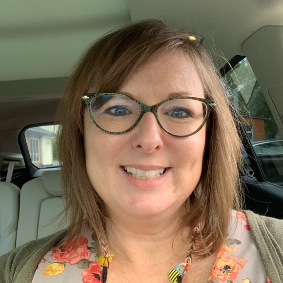 Meet your Posher, Christy - Picture 1 of 1